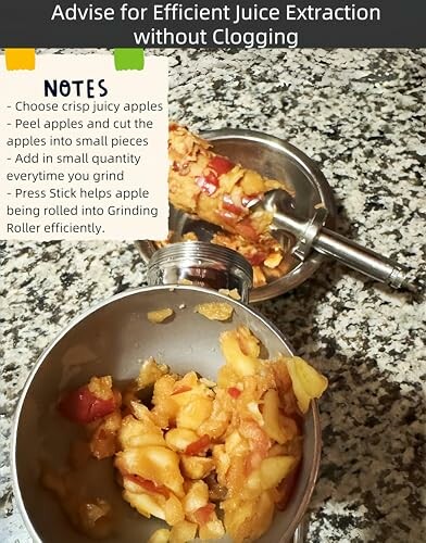 Instructions for juice extraction with apple pieces in a grinder.